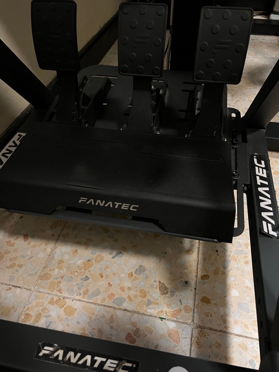 Fanatec and GT track sim for sale - Image 4