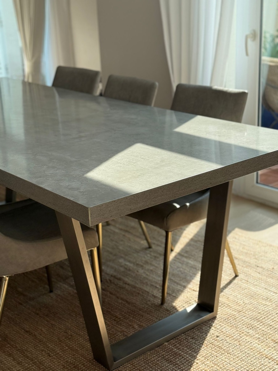 DINNING TABLE - GOOD CONDITION - Image 3