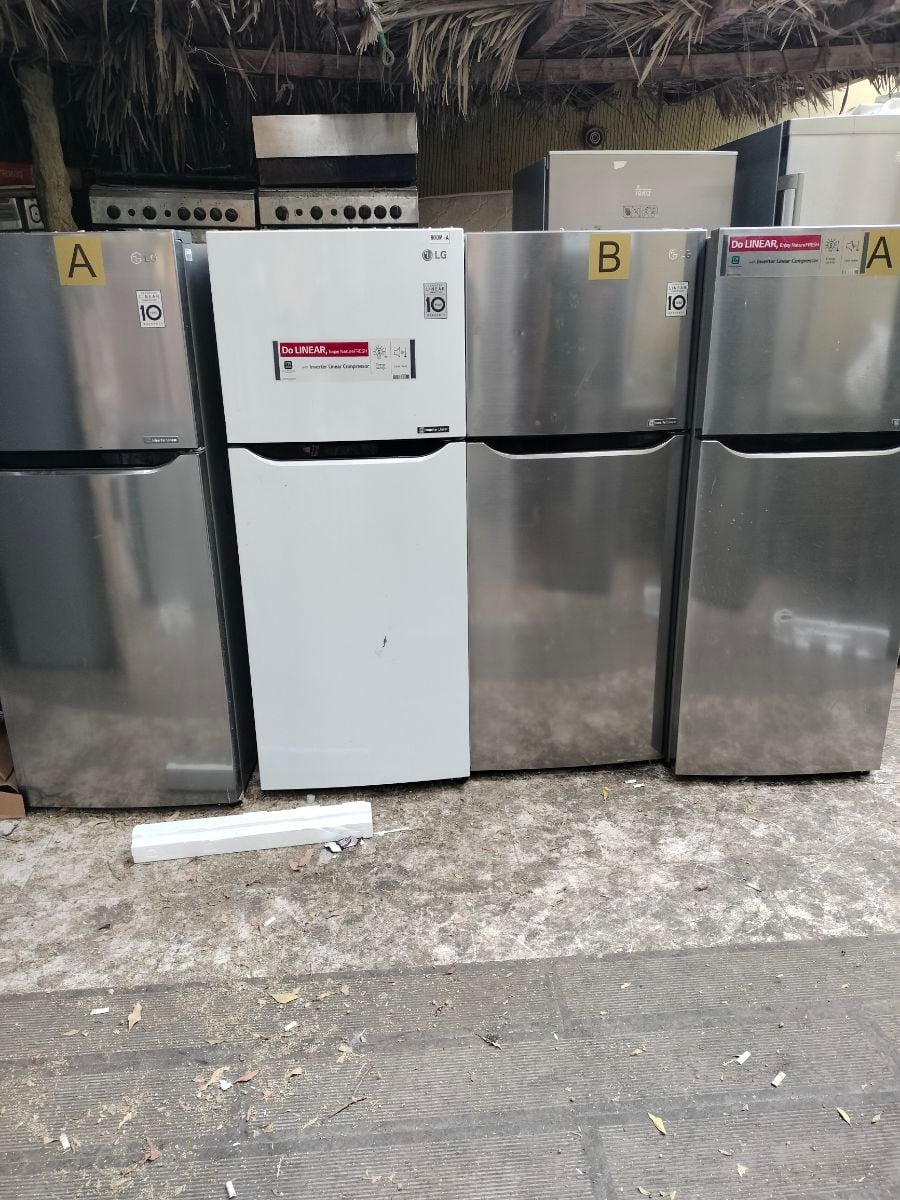 Qatar Airways furniture and electric item - Image 4