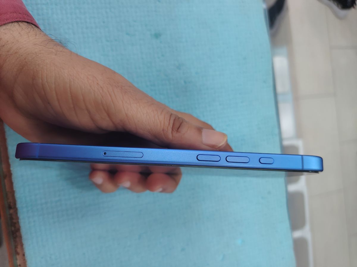 I phone 16 plus 128gb ultramarine color - Image 9