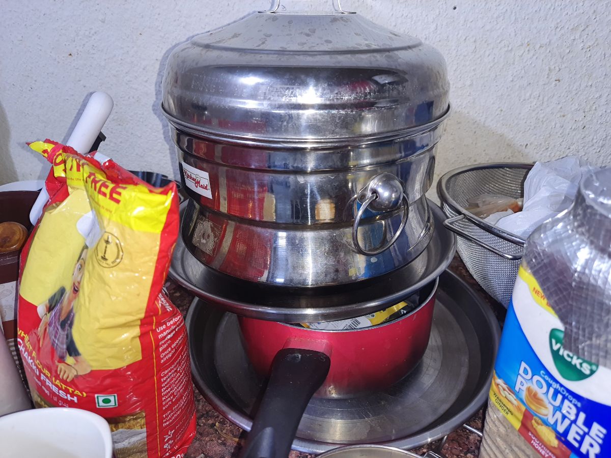 Household appliances (Bed, chair, mirror table, normal table, pressure cooker, kitchen utensils, frying pan - Image 7