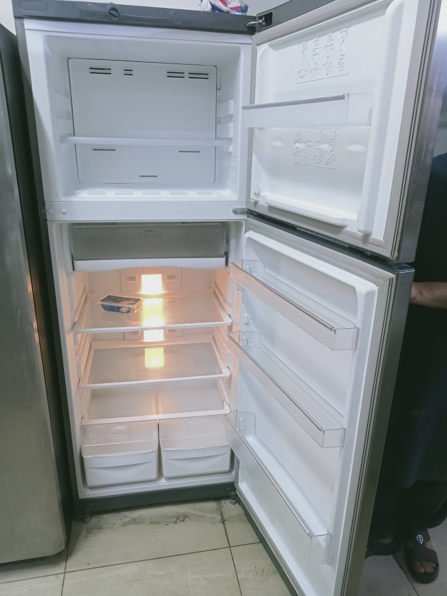 Ariston refrigerator for sale - Image 2