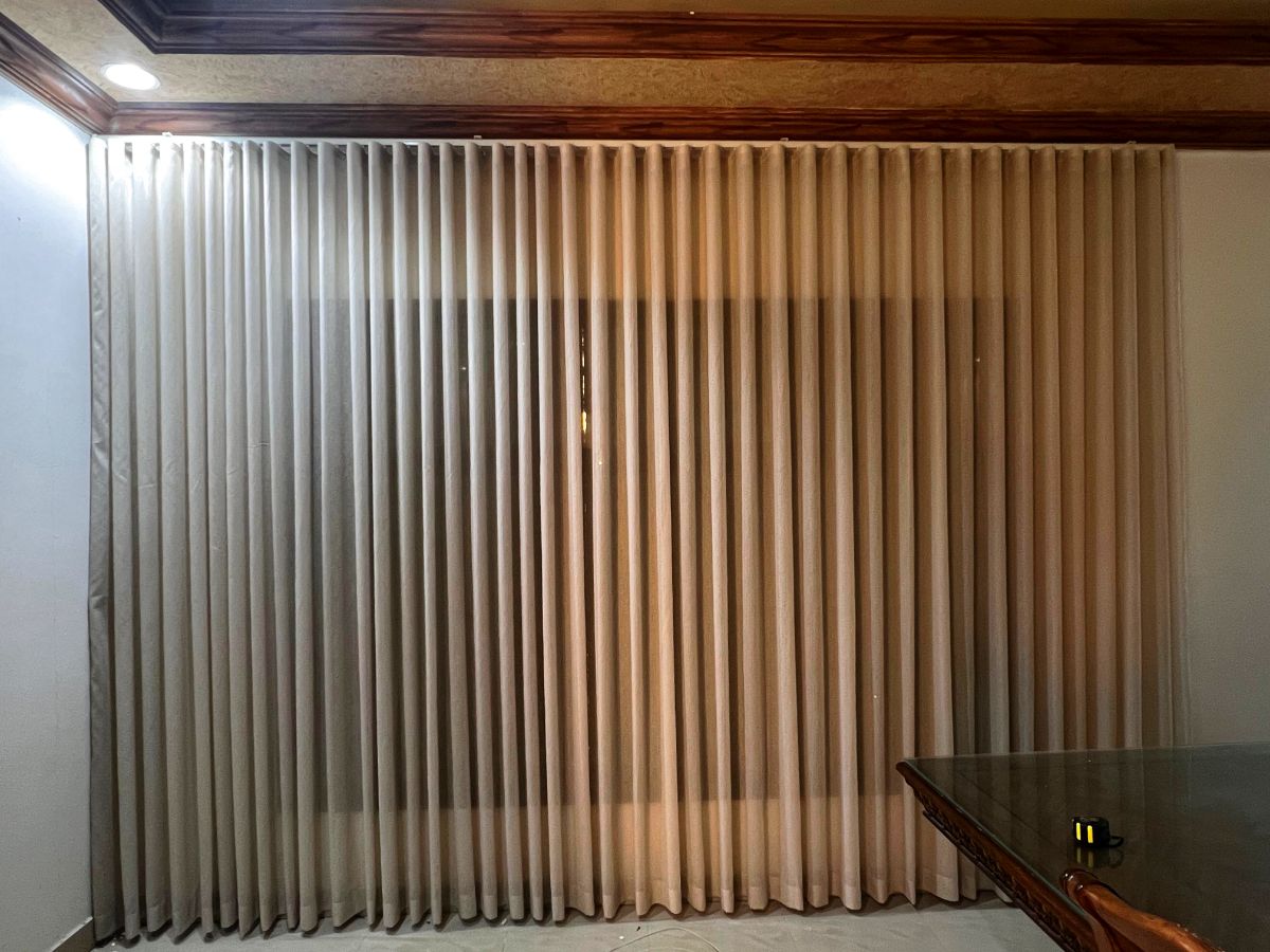 Curting, Carpet, Sofa, Wallpaper,  Furniture - Image 10