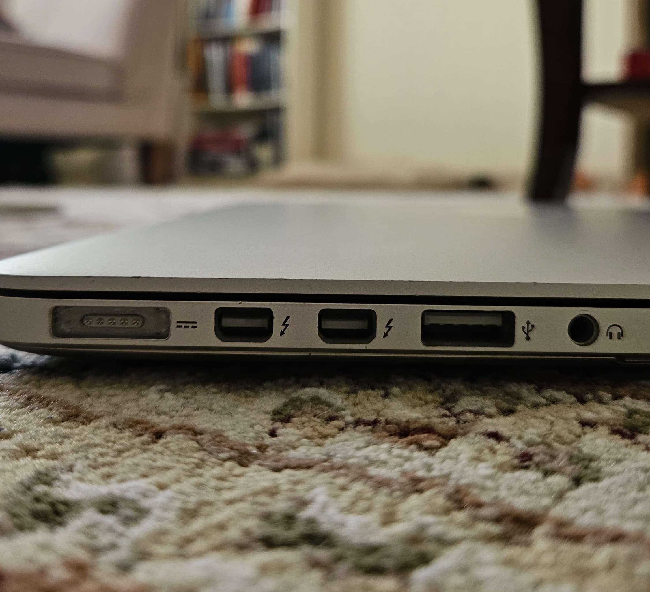 Mac book pro - Image 4