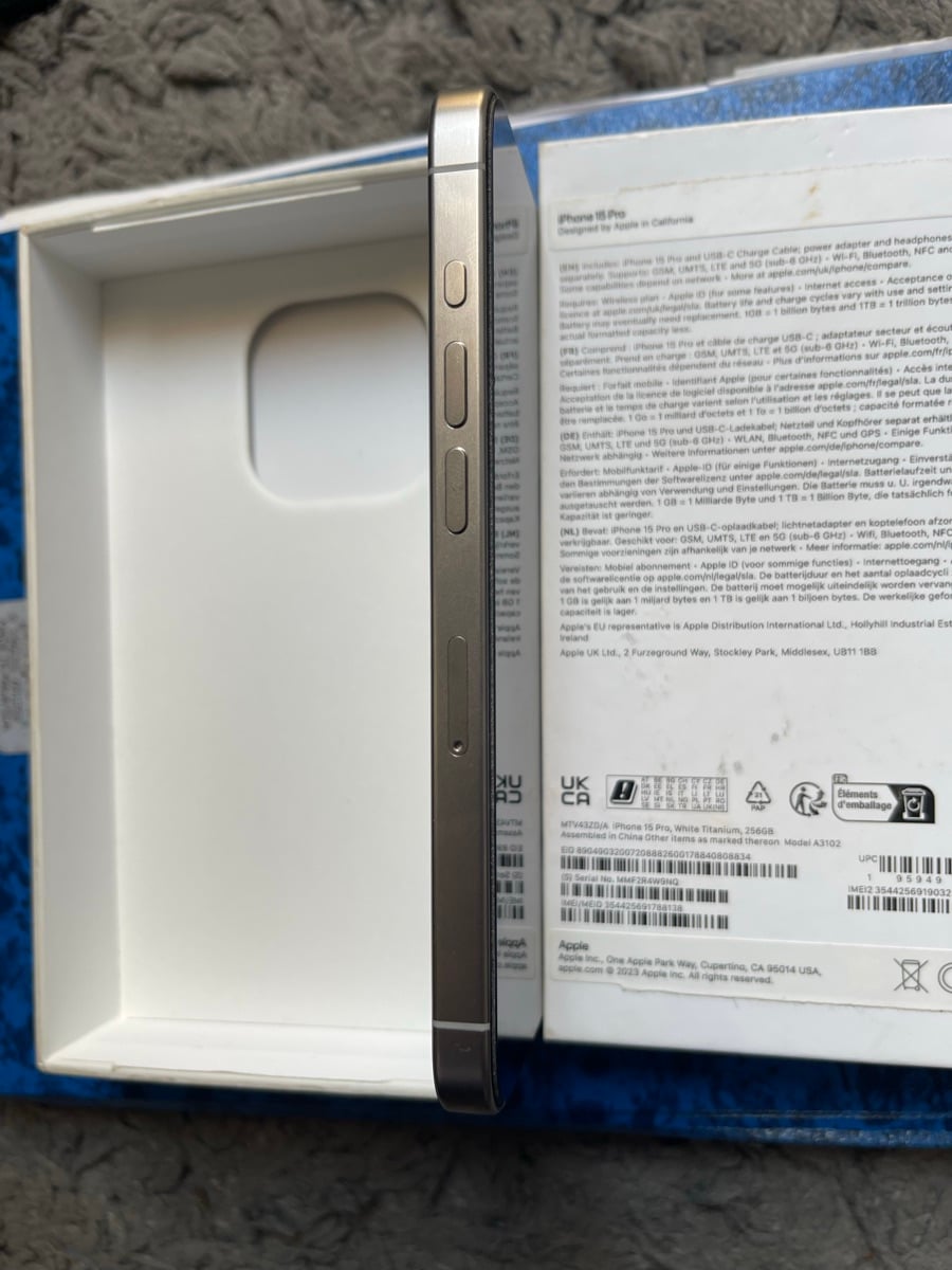 iPhone 15 Pro, White Titanium, 256 GB - Image 3