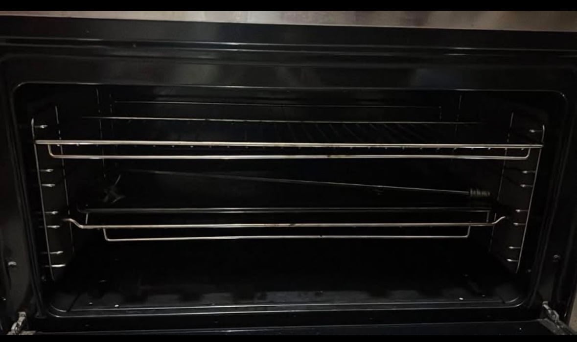 Gas stove 5 burner with gas oven in perfect condition - Image 1