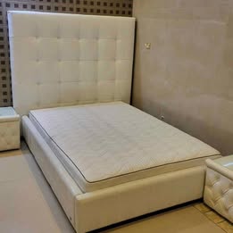 The one Brand - Bed and mattress - Image 1