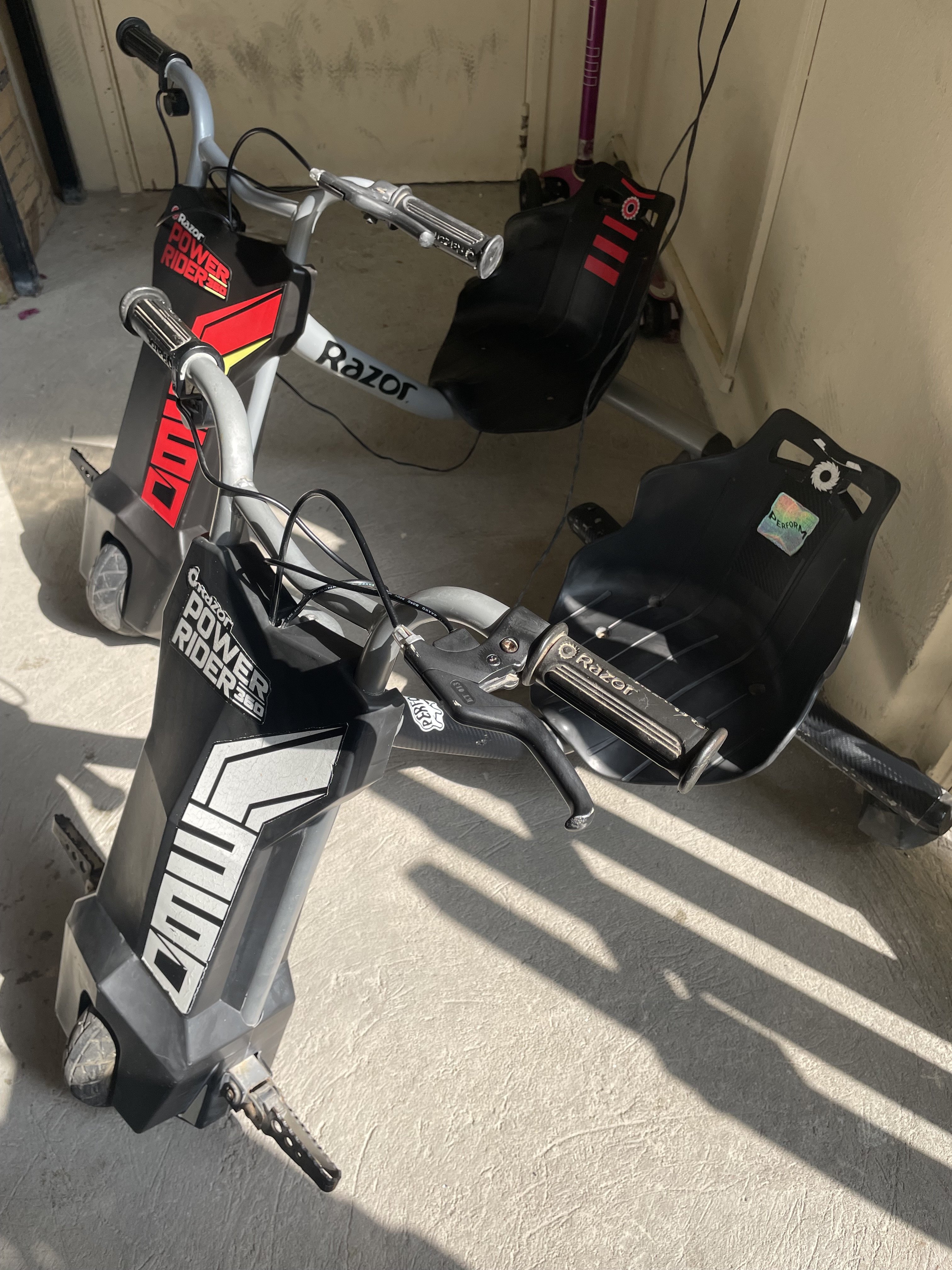 Razor scooters x 2 - Image 1