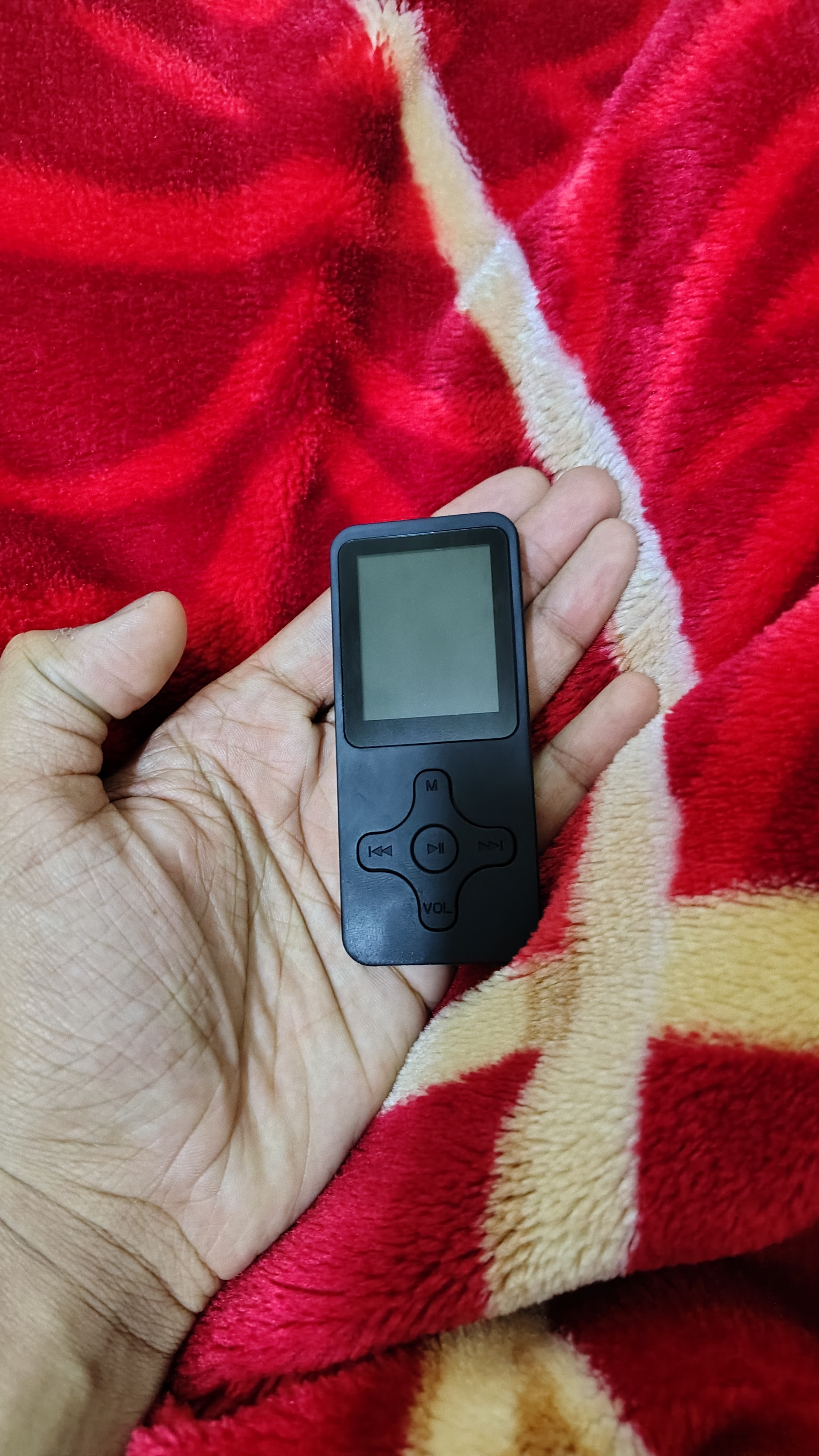 MP3 PLAYER + 3.5M HEADSET - Image 1