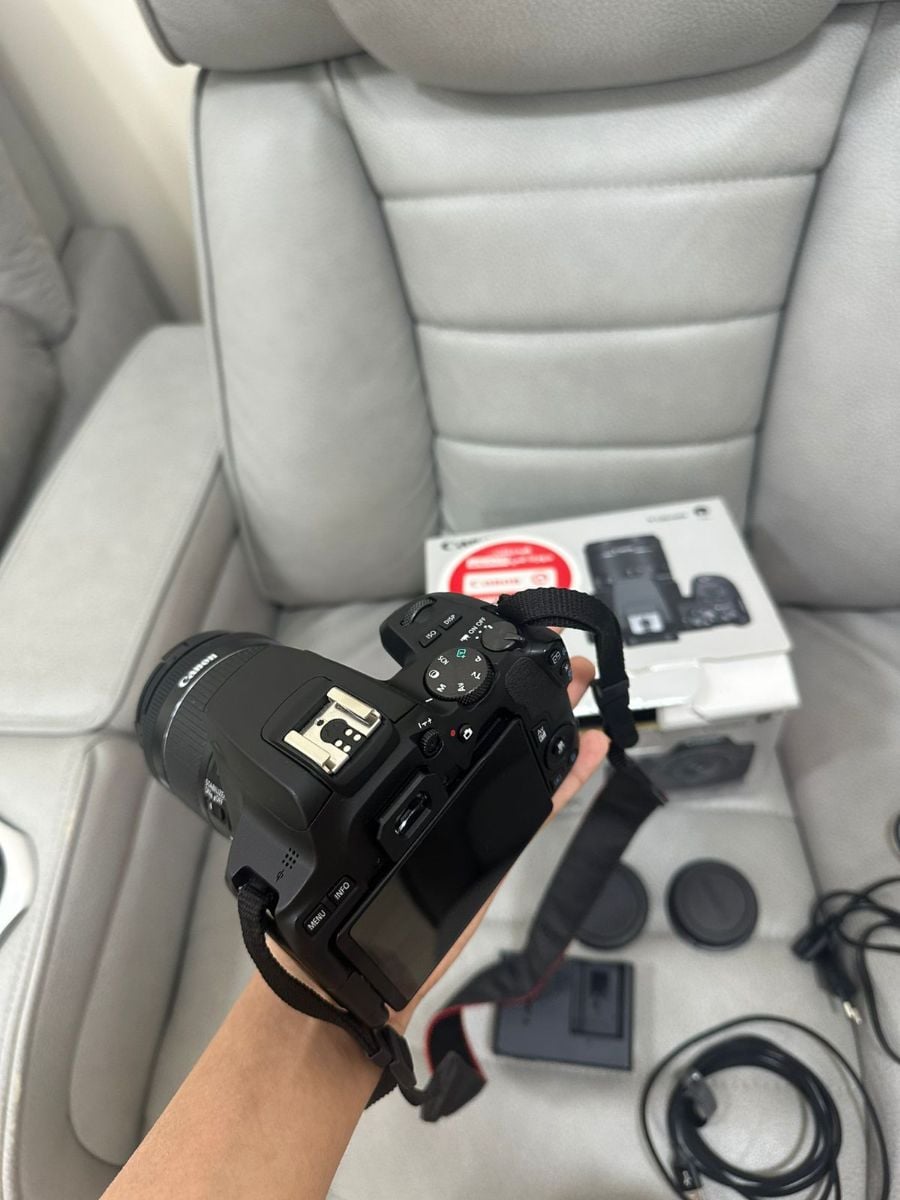 Canon 250 d full box 4k video record touchscreen - Image 1
