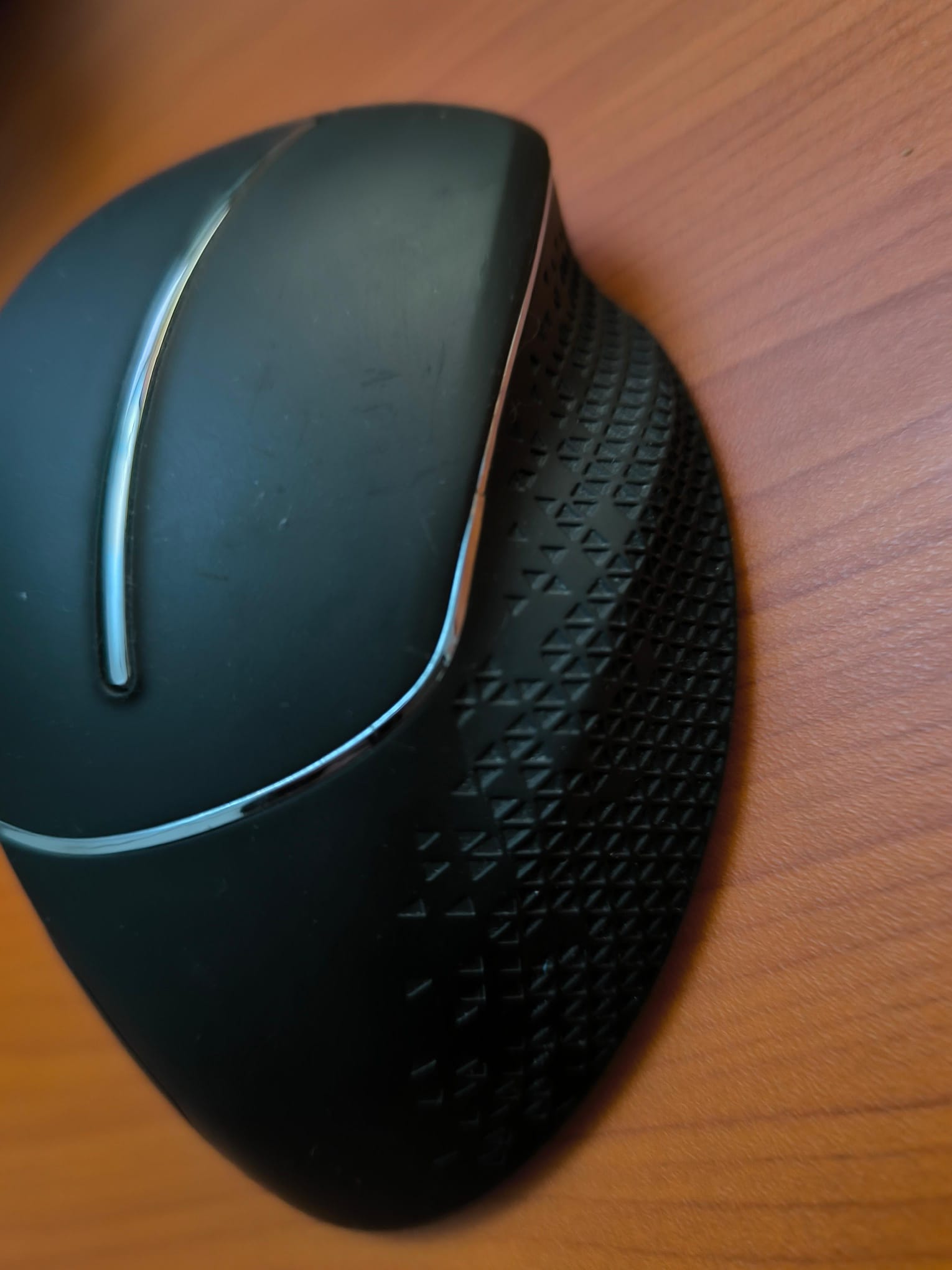 Ergonomic Wireless Mouse, side scroller and DPI switching  - Image 3