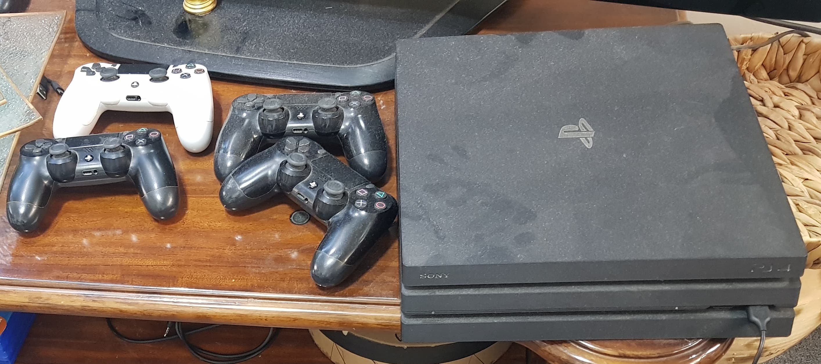 PlayStation 4 Pro (PS4 Pro) Sony - Image 1
