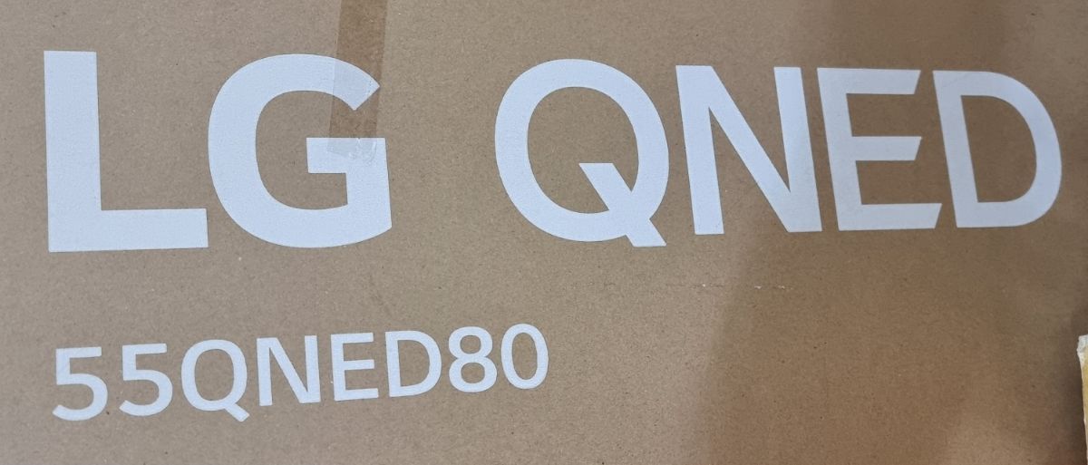 LG QNED 55 inches board only working. Display damaged, with box and remote.  - Image 2