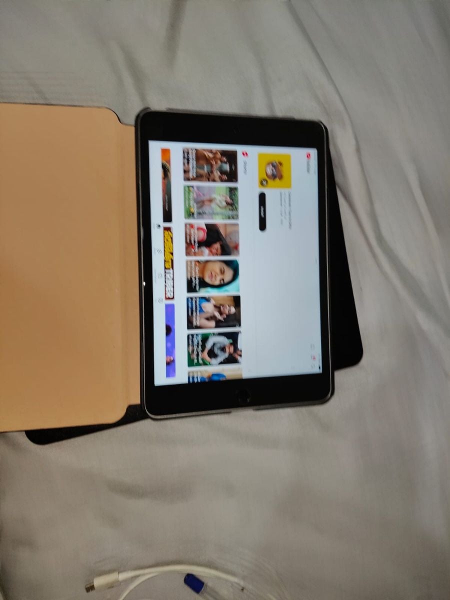 Apple Ipad mini 4 128 GB - Image 1
