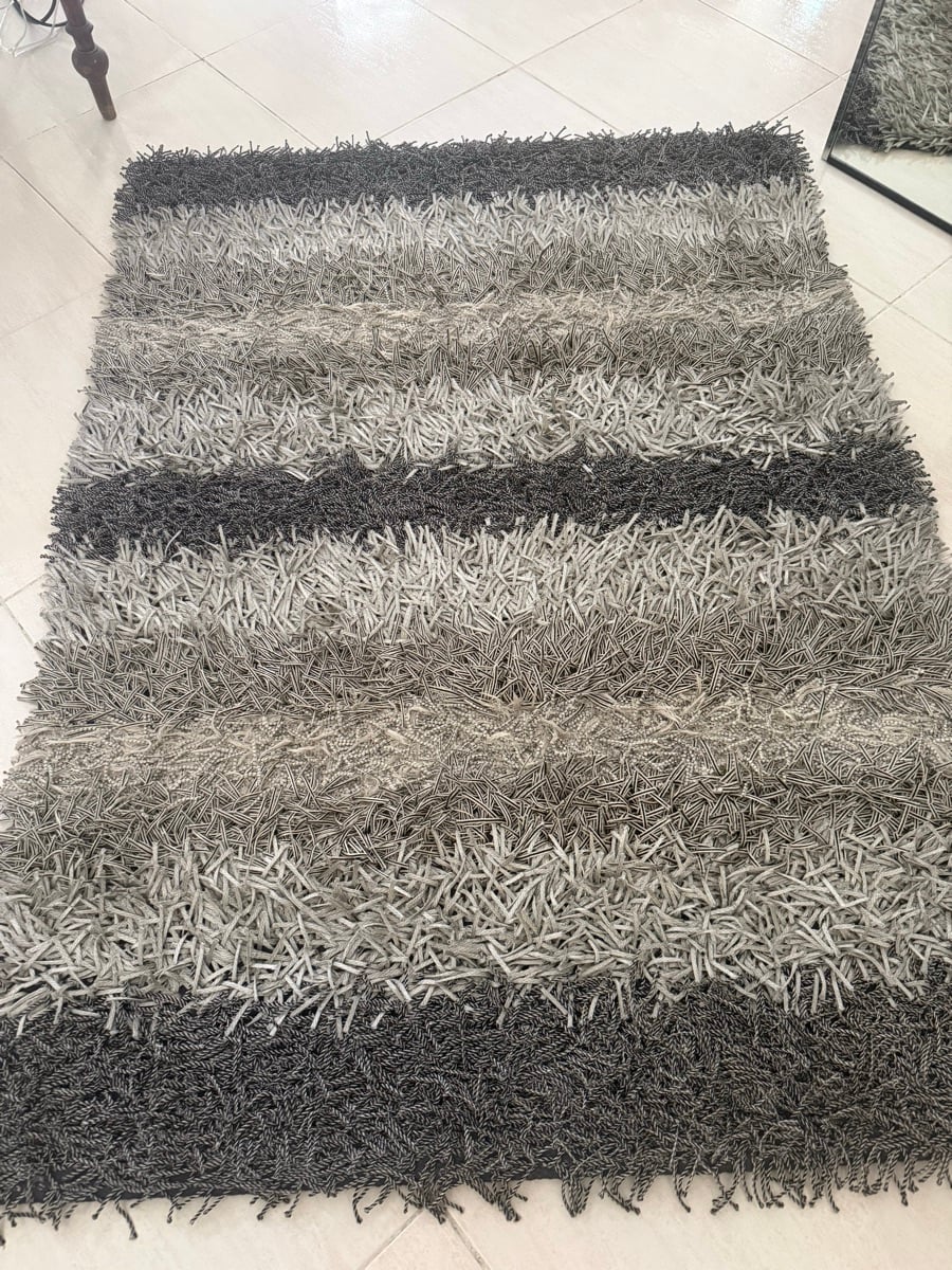 Carpet newly purchased in excellent condition - Image 3