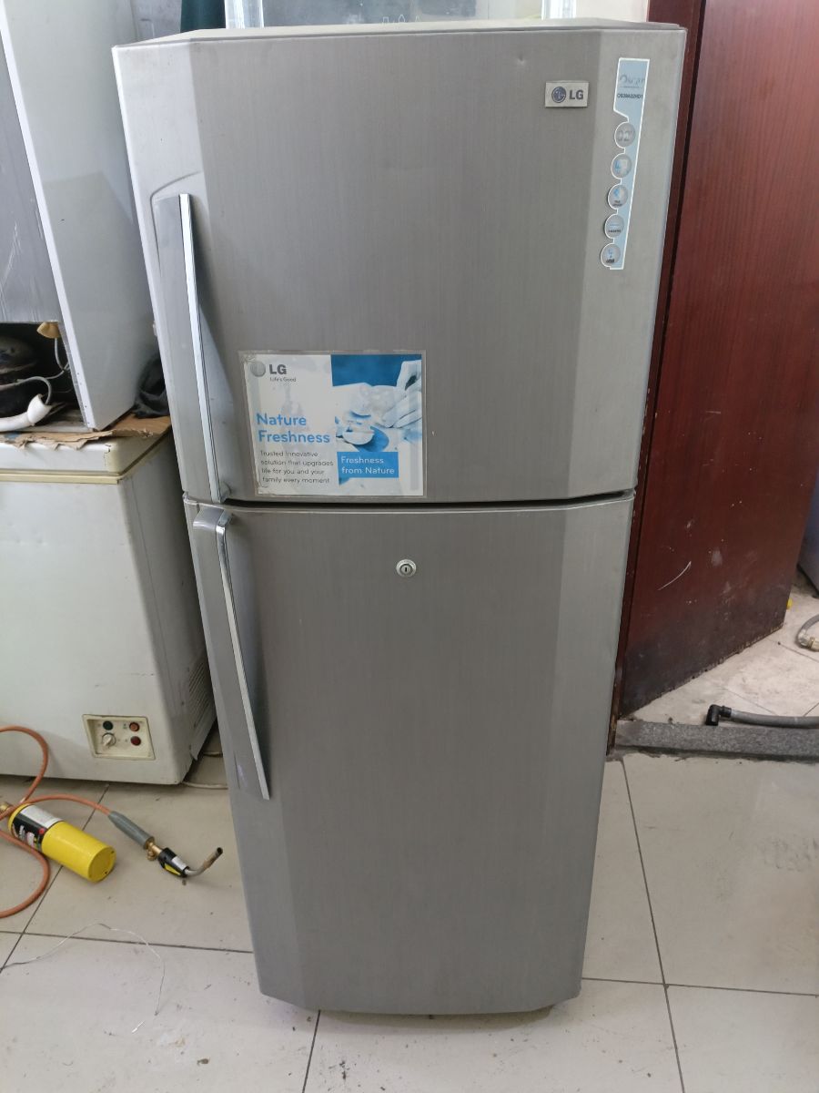 Lg refrigerator - Image 1