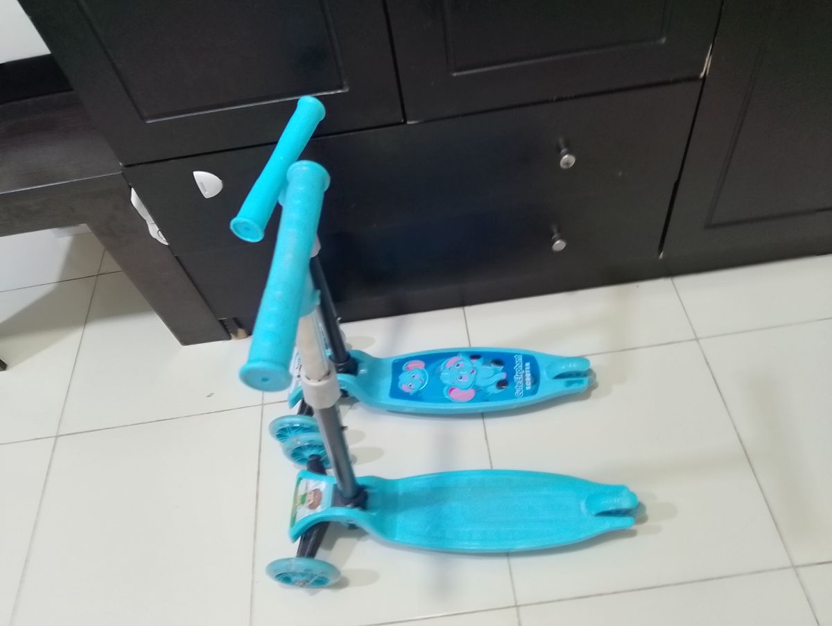 New born kids bed and 3 tyre schooter, manual kids buggy - Image 8