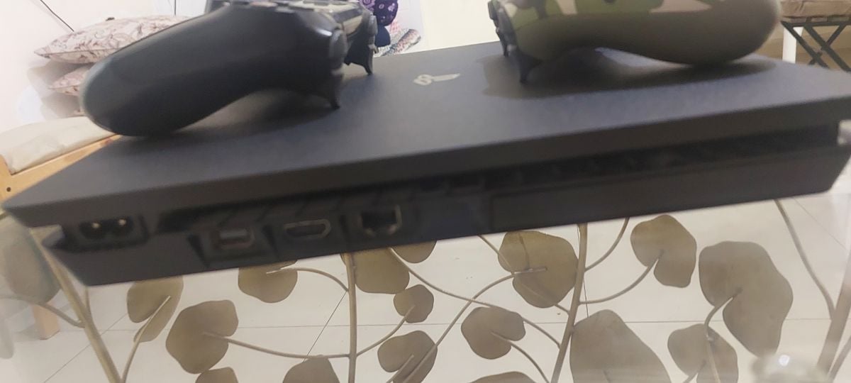 Sony PlayStation 4 1TB Console With Extra 2 Controller - Image 2