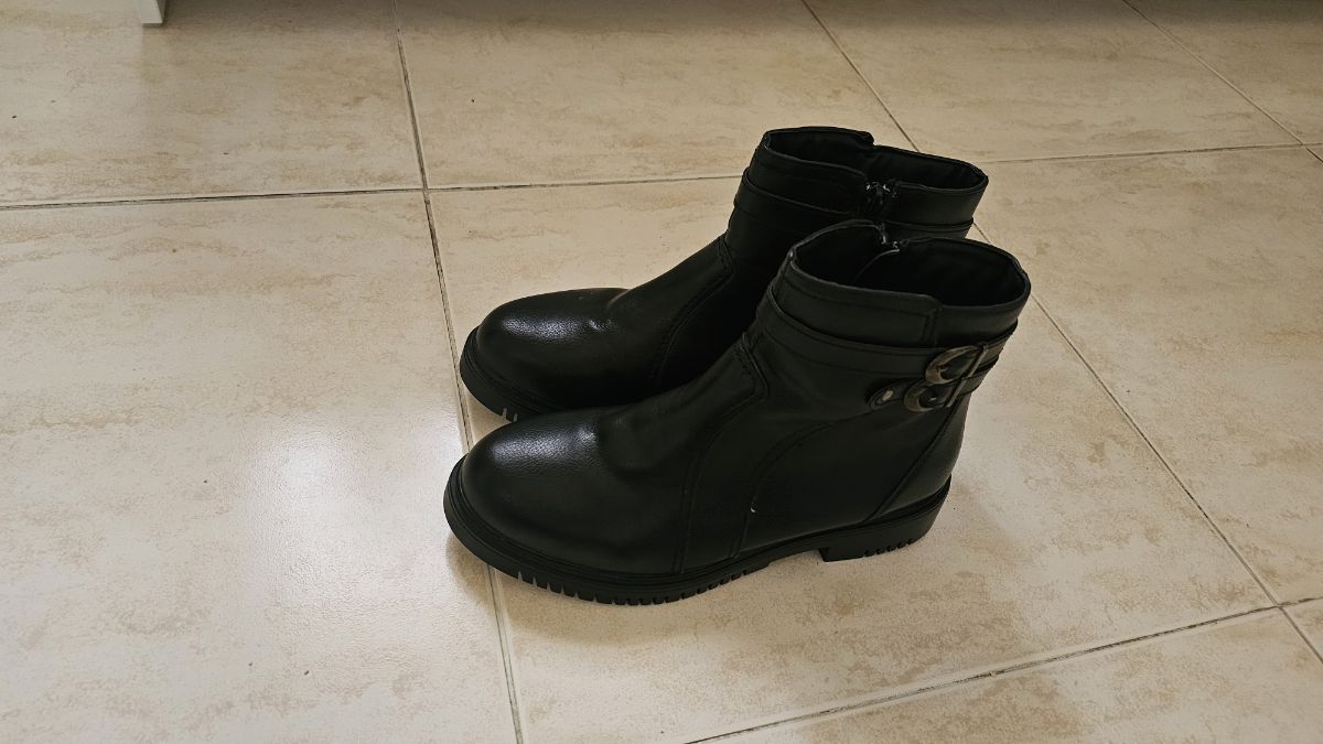 Ladies Boots very good condition - Image 2