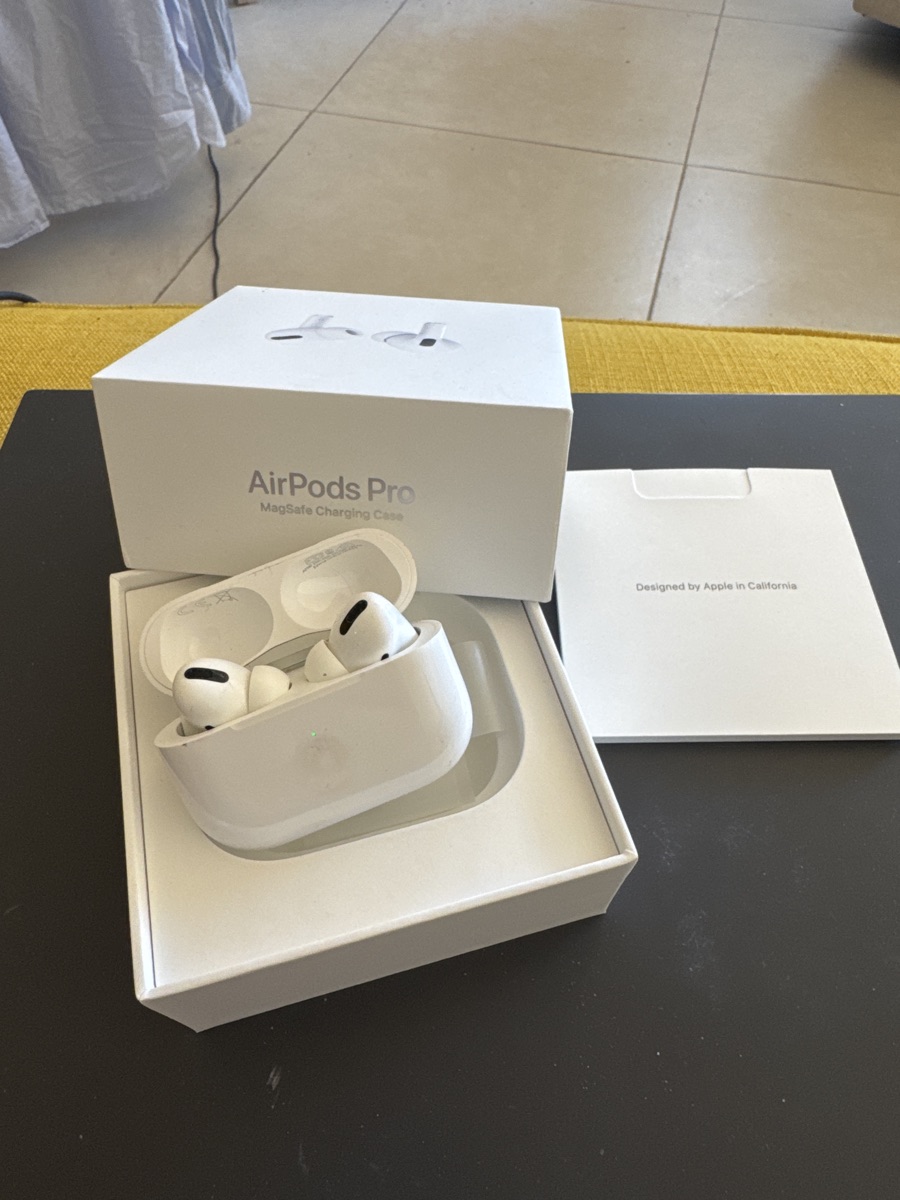 Apple Airpods Pro Gen1 like new - Image 1