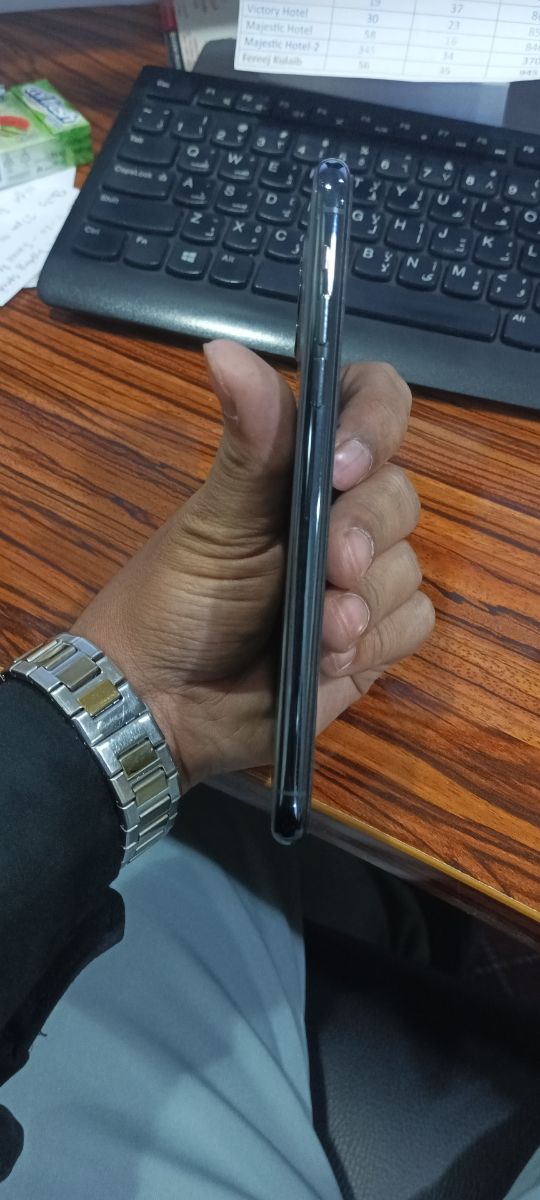 I Phone 11 pro max 64gb For Sell - Image 5