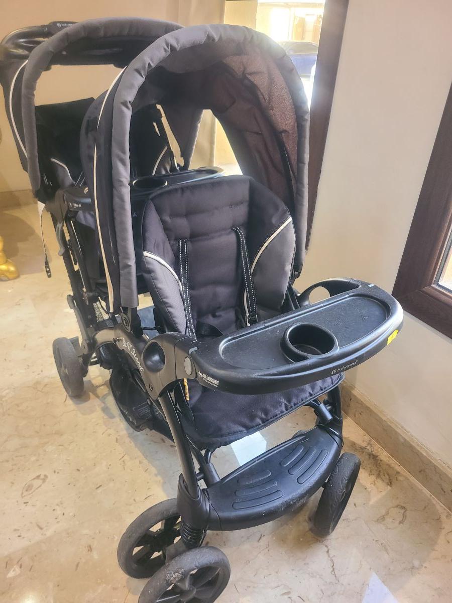 Baby Trend Sit N' Stand double stroller excellent condition - Image 3
