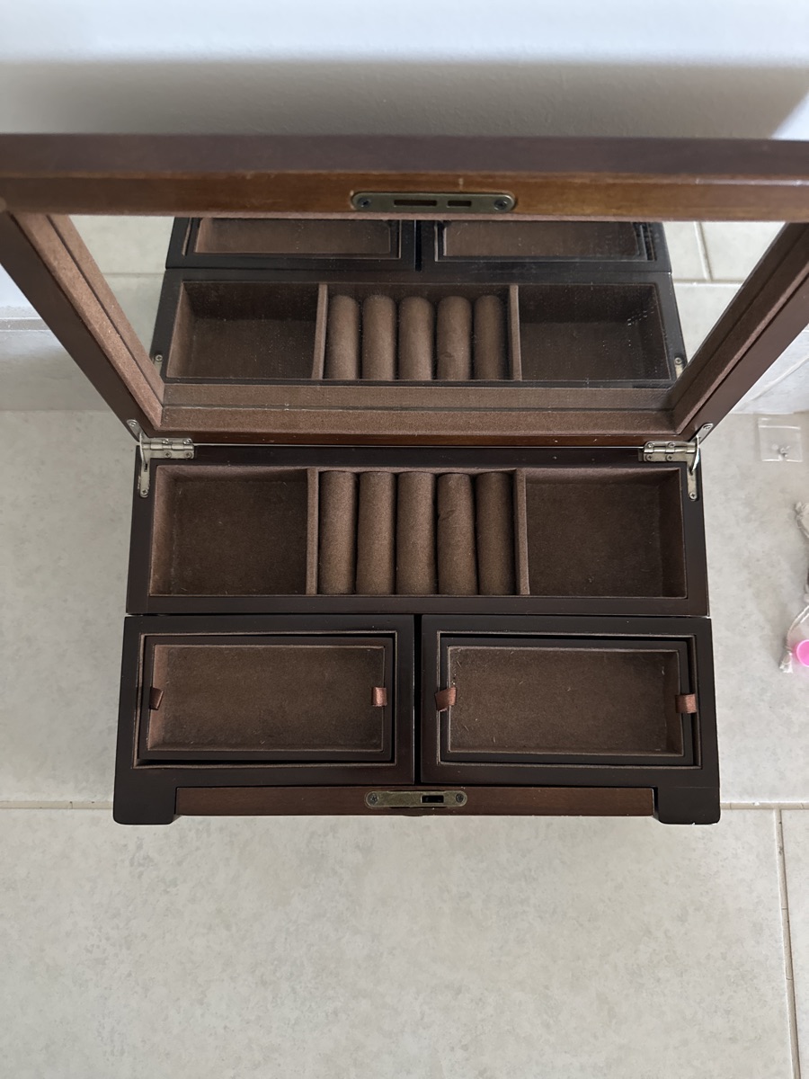 Jewellery storage - Image 5