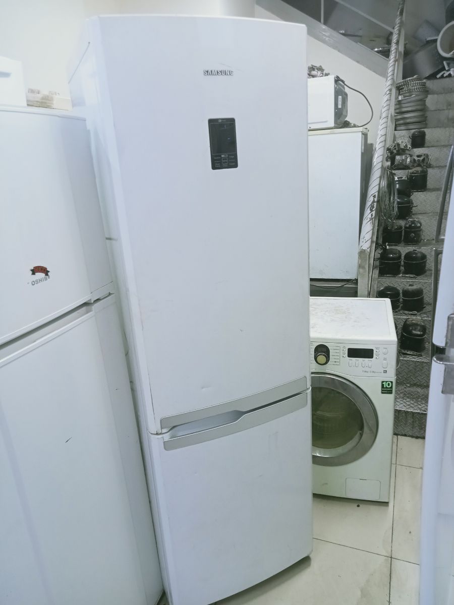 Samsung refrigerator for sale - Image 1