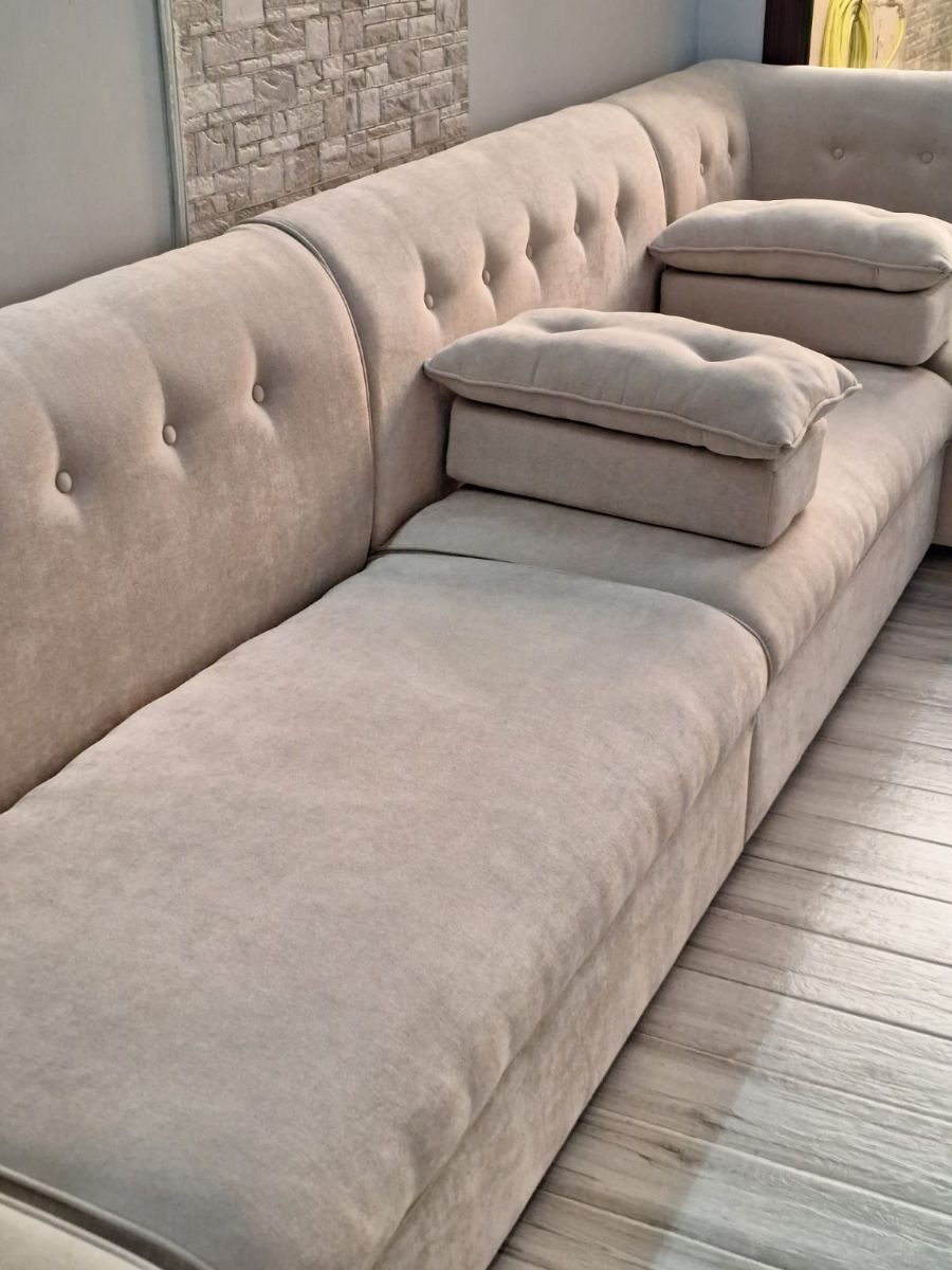 Big 10 seater sofa in NEW condition - Image 5
