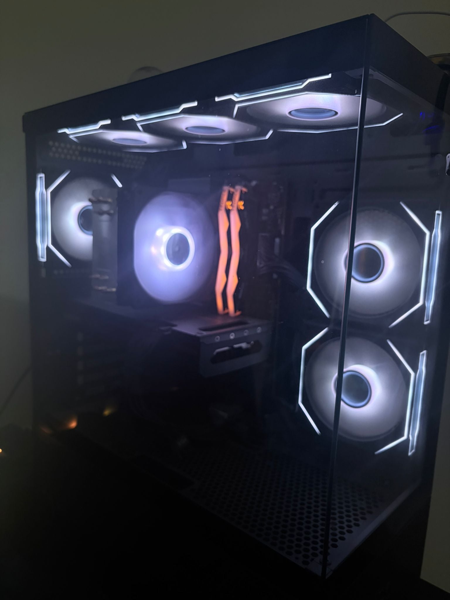 AMD RADEON 7600 XT Graphics Card - Image 2