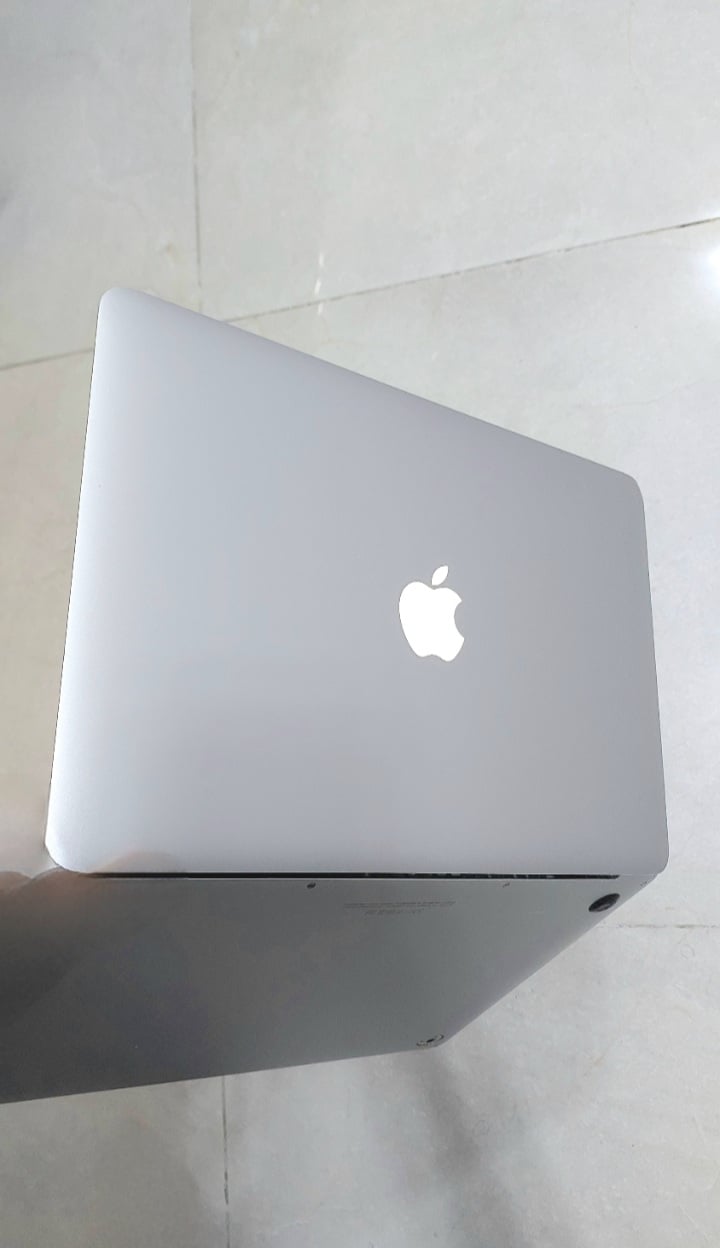 MacBook Air Core i5 - Image 3