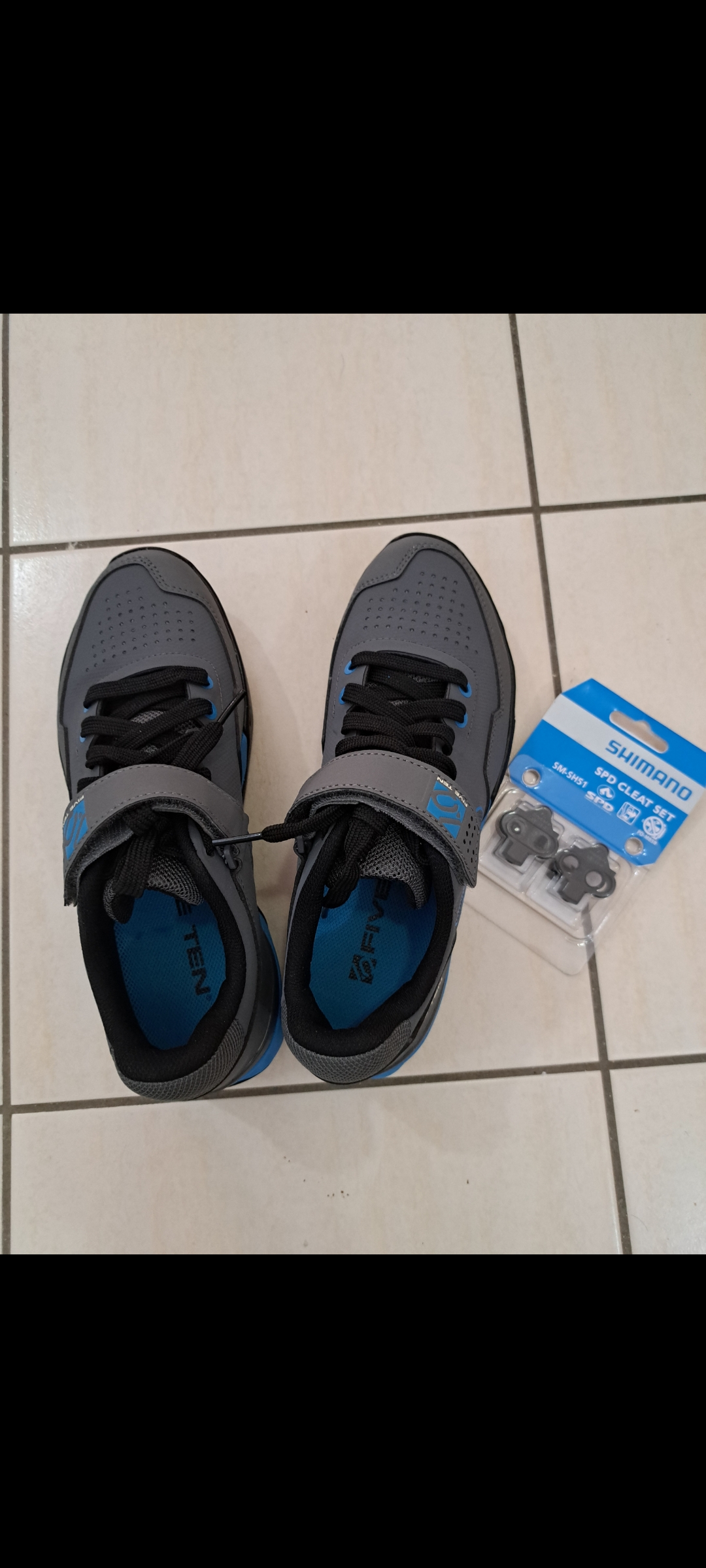 new adidas women cycling shoes size 8.5 US with spd cleats - Image 1