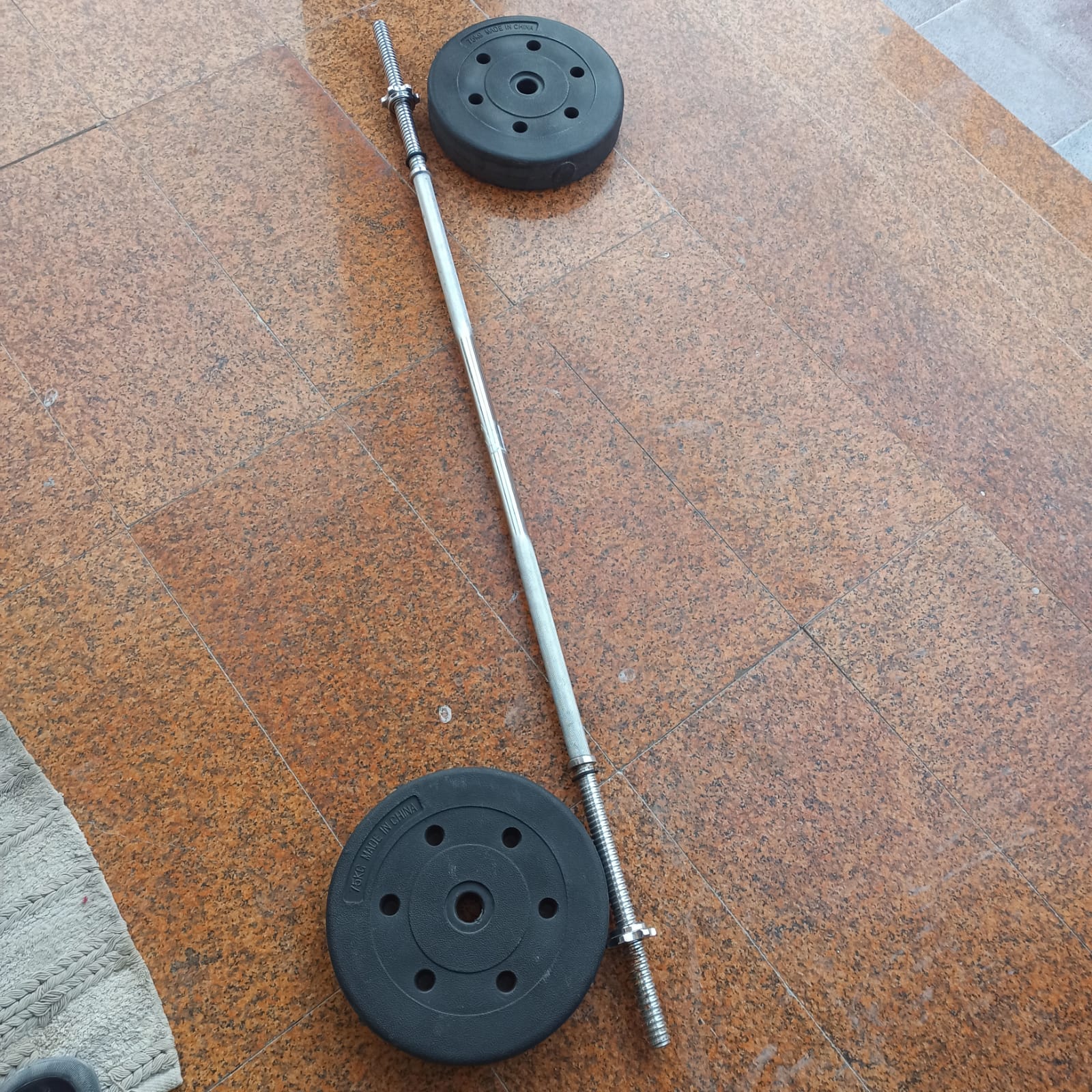 Long Bar with 2 Plates 7.5Kg + 7.5Kg +1.5Kg +1.5Kg =18Kg - Image 3