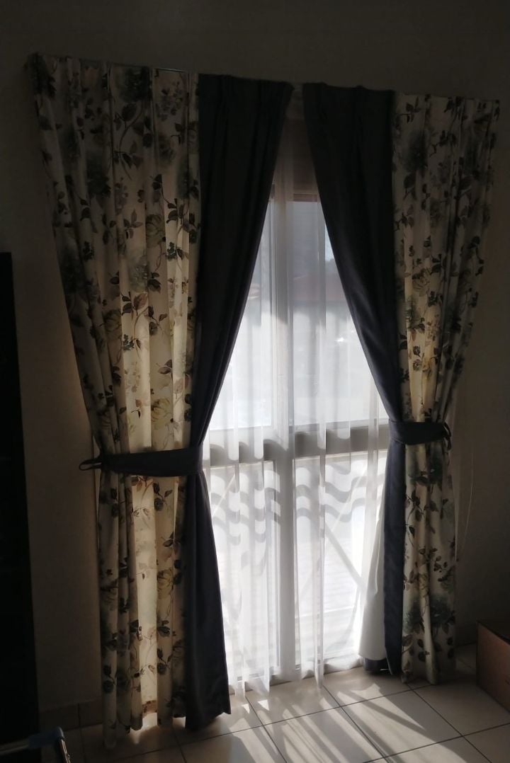 Curtains - Image 2