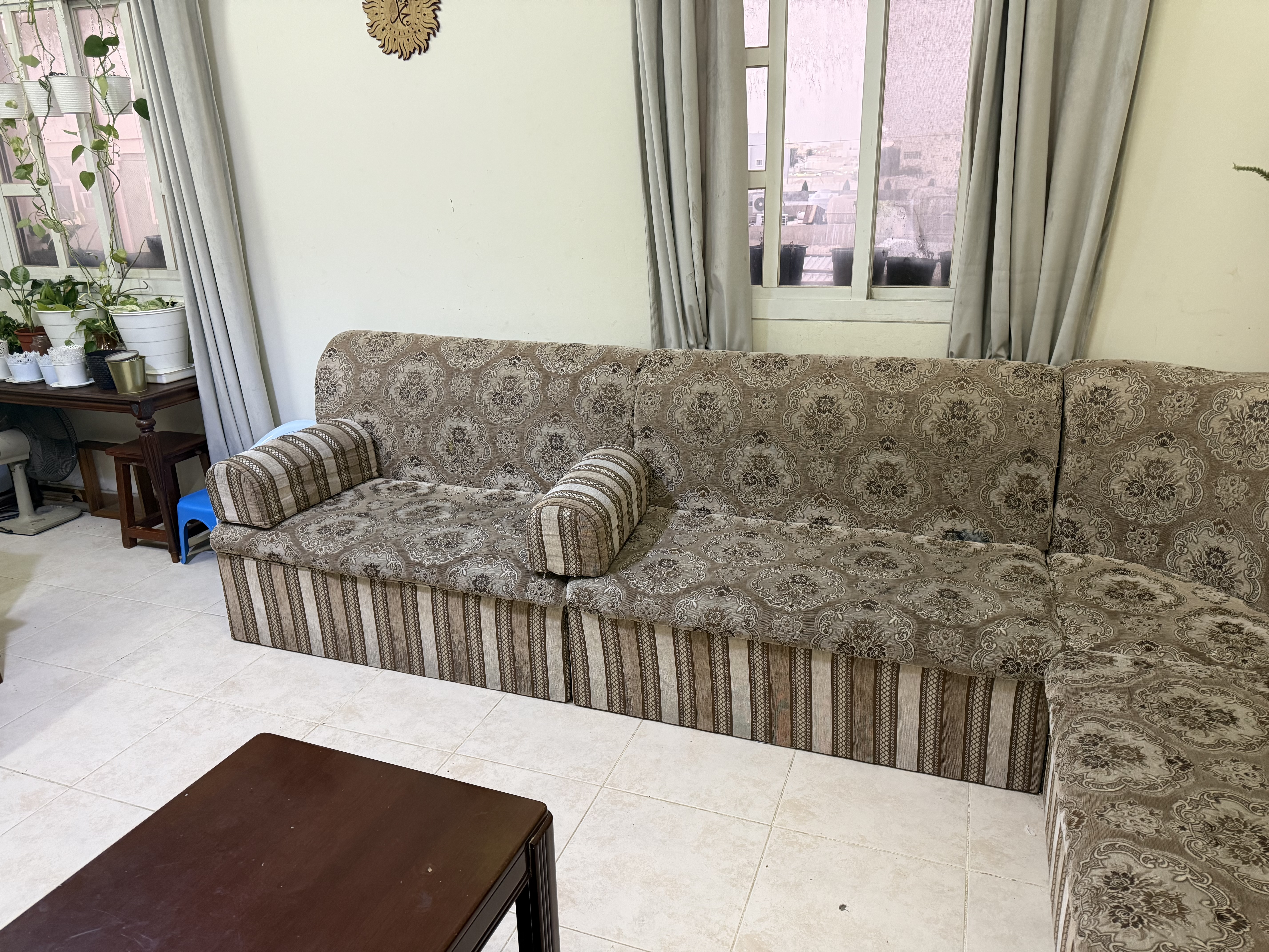 8 seater majlis sofa with corner sofa set  - Image 3