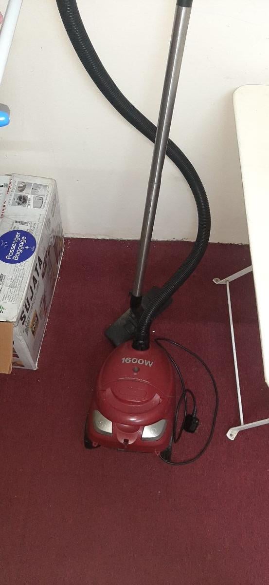 Vacuum cleaner - Image 1