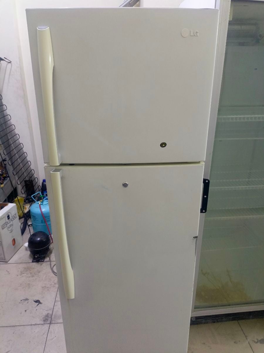 Lg refrigerator - Image 1