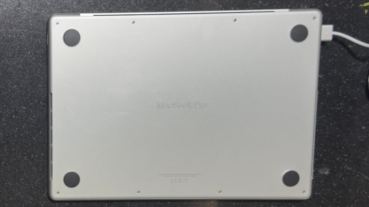 Macbook Pro M2 Pro 16/1TB - Image 1