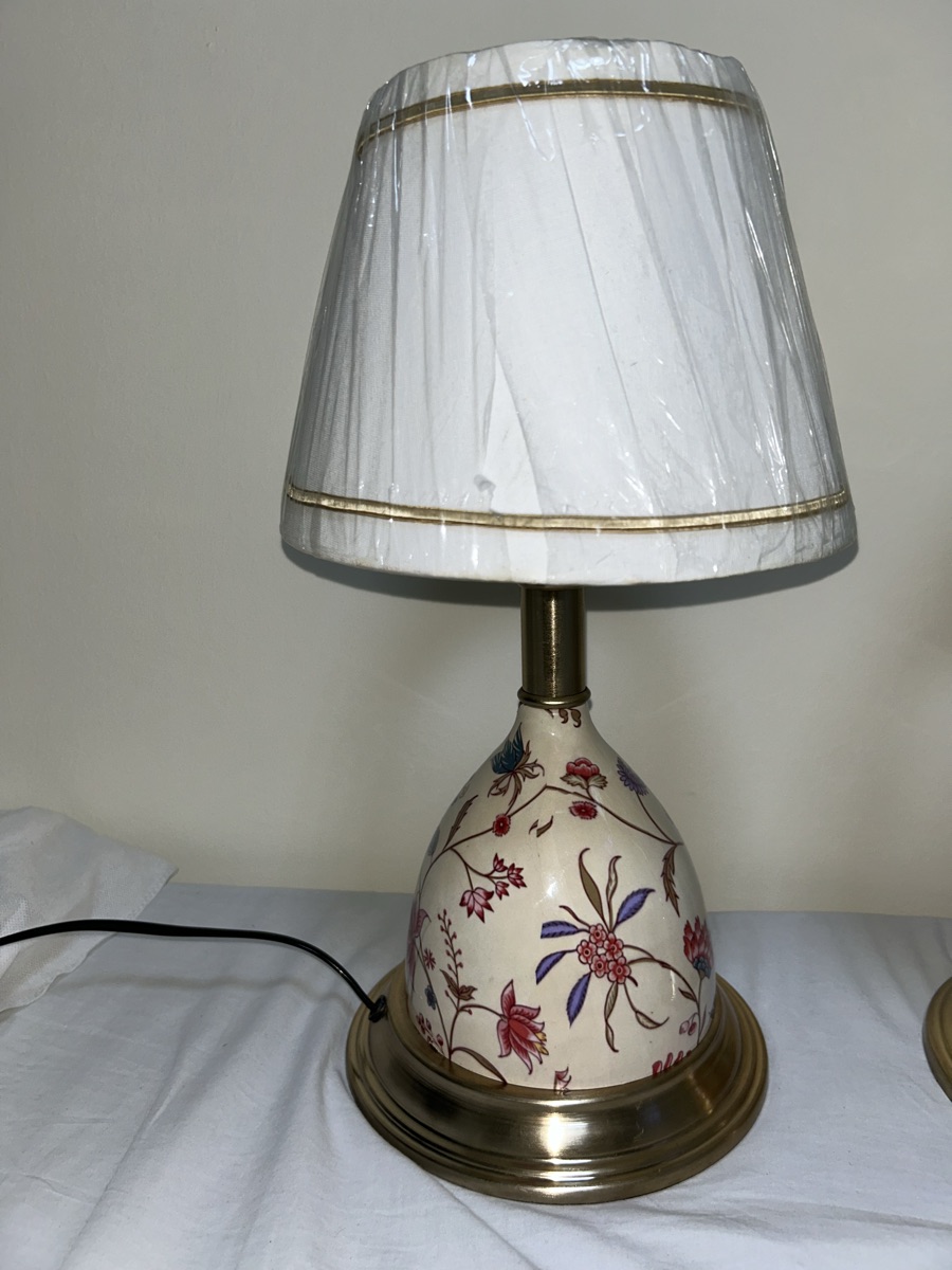 Table lamp مصباح طاولة - Image 2