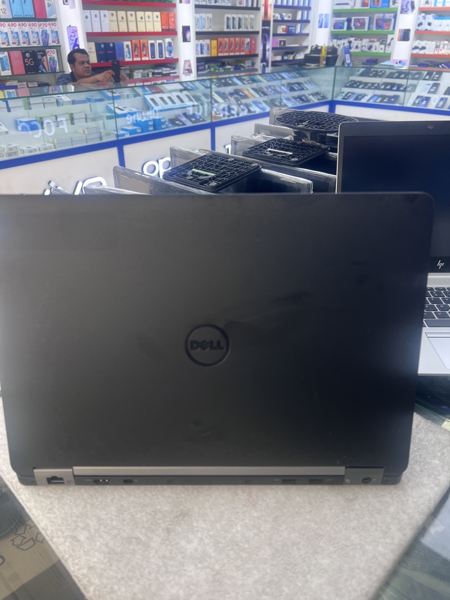 Dell Latitude E7470 - Image 1