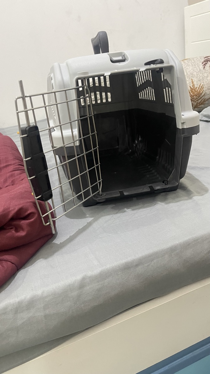 Pet Travel Carrier for sale. IATA Airline Approved . Skudo 2 for sale. Newer Used. Completely new with no Scratches - Image 3