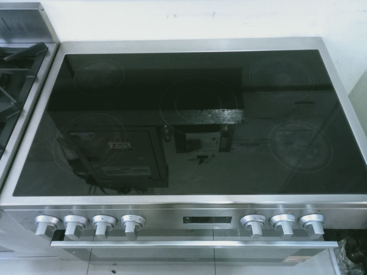 Beko 5 burner ceramic kitchen cooker available for sale - Image 1