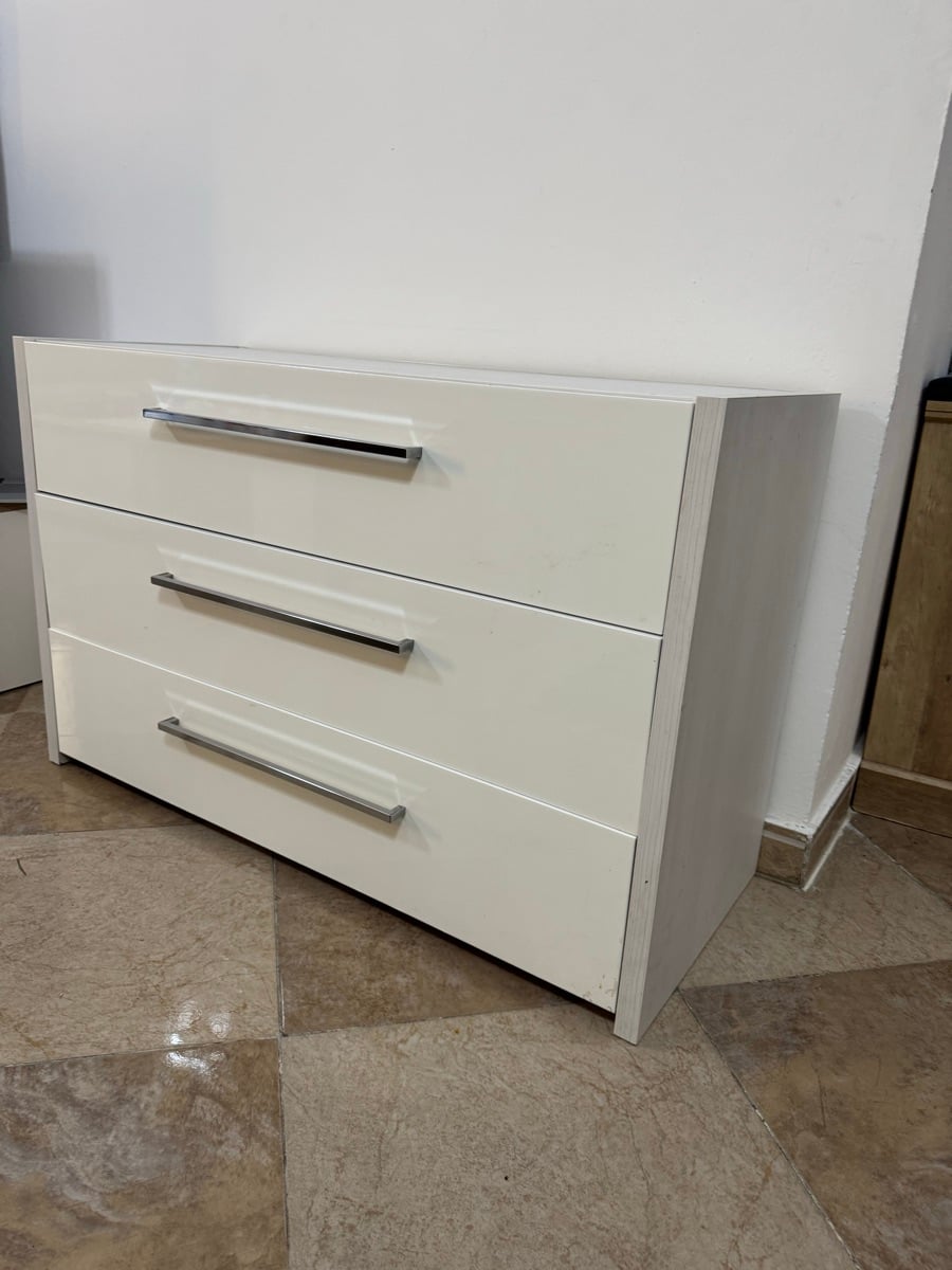 3 big drawer cabinet - Image 2