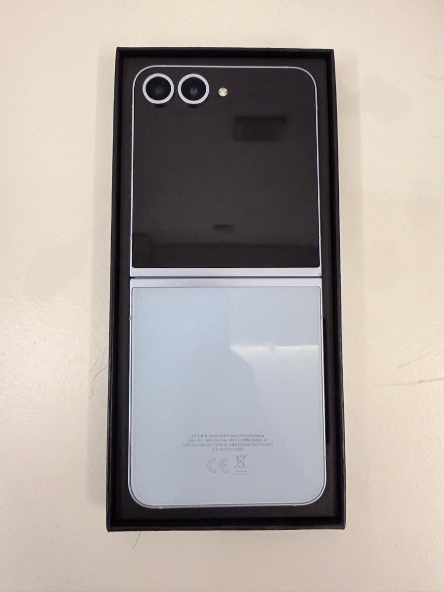 Samsung Galaxy Z Flip6 - Image 3