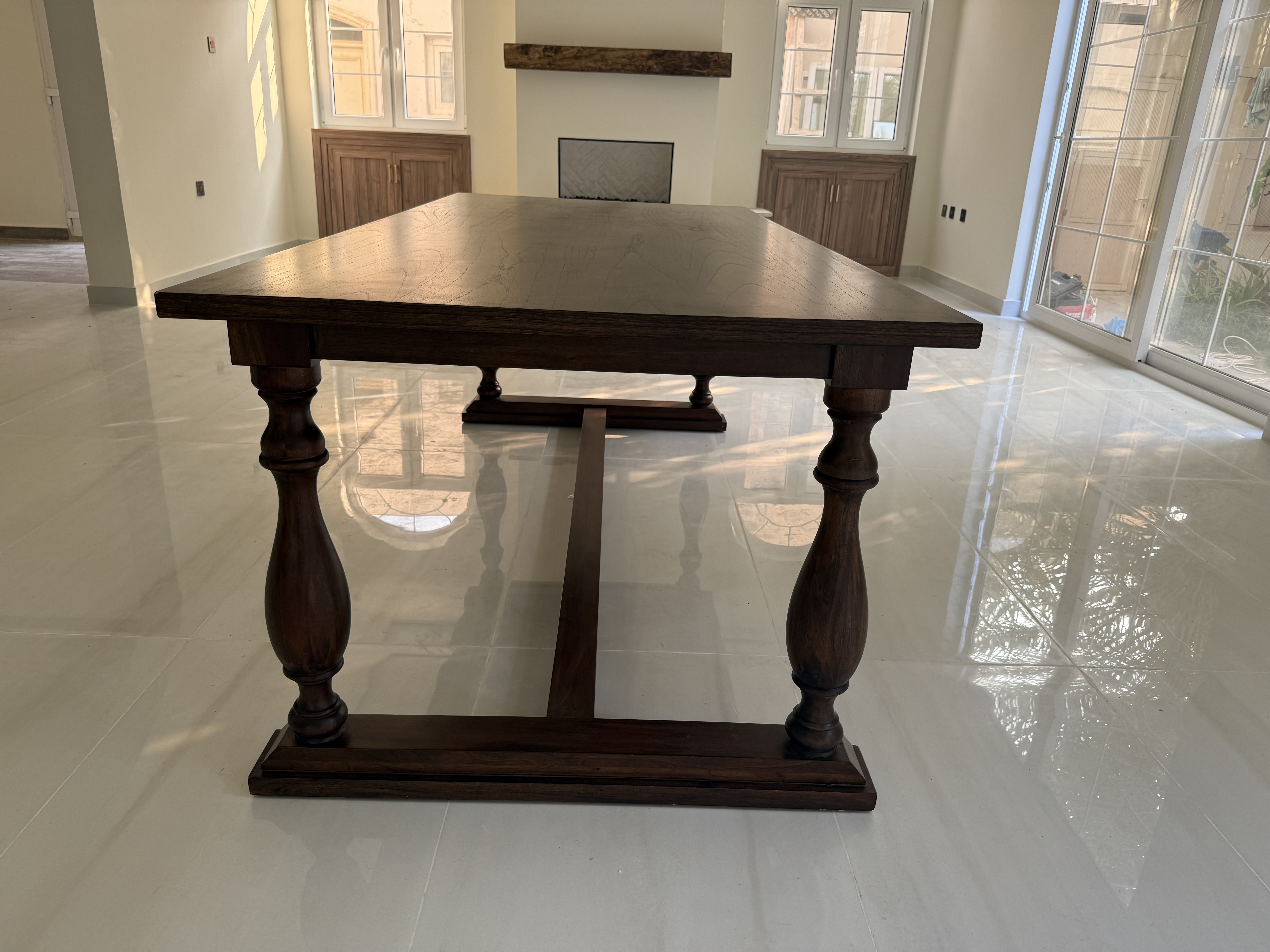 8-seater dining table for sale - Image 3