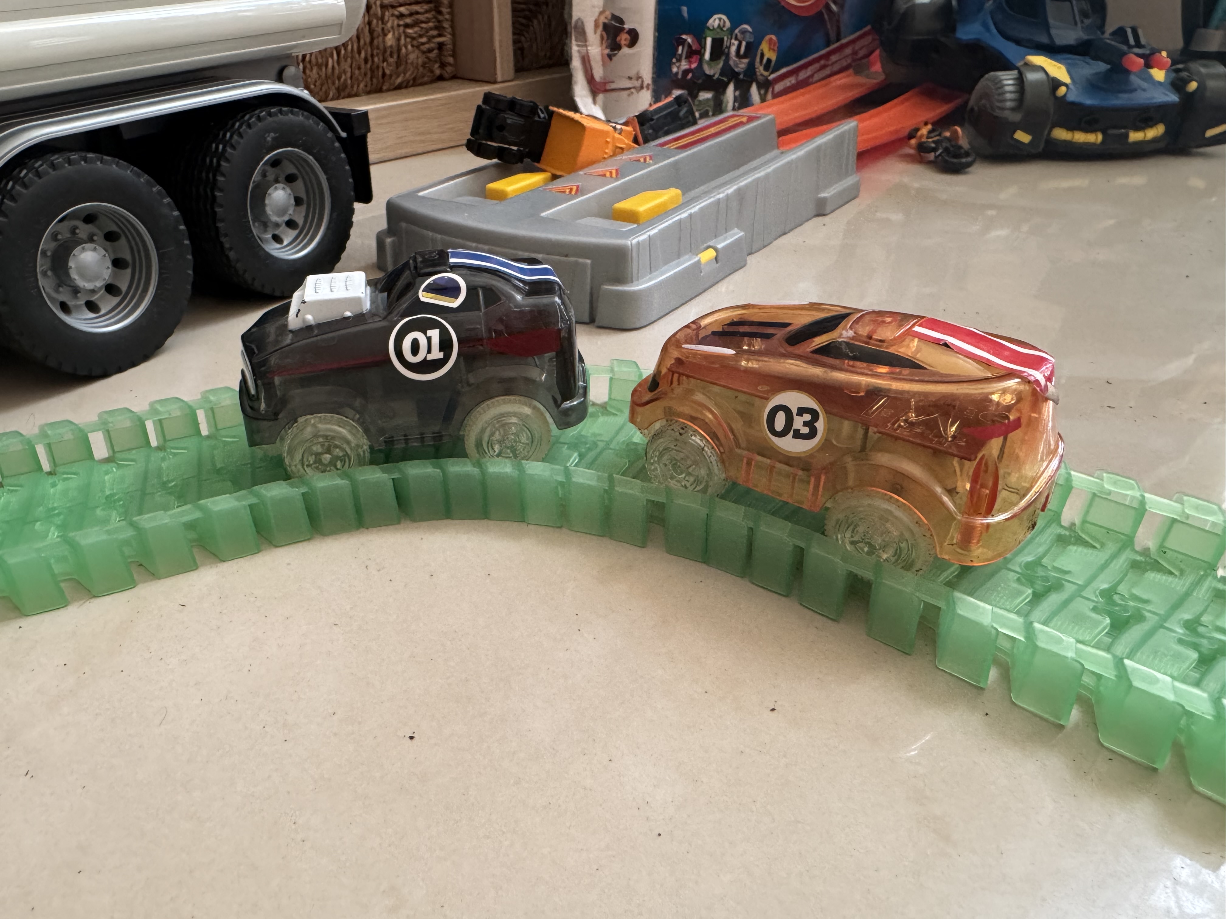 Cars& track - Image 1