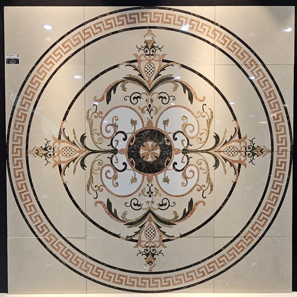 Porcelain medallion - Image 2