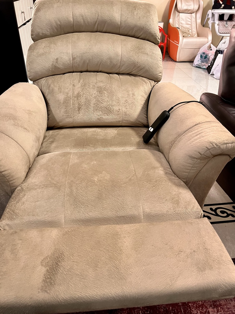 ENZA home recliner - electric - Image 4