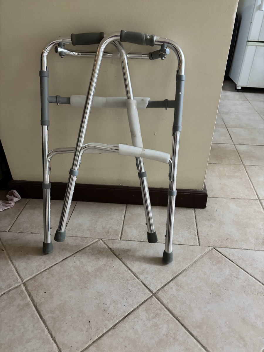 Walking frame - Image 2