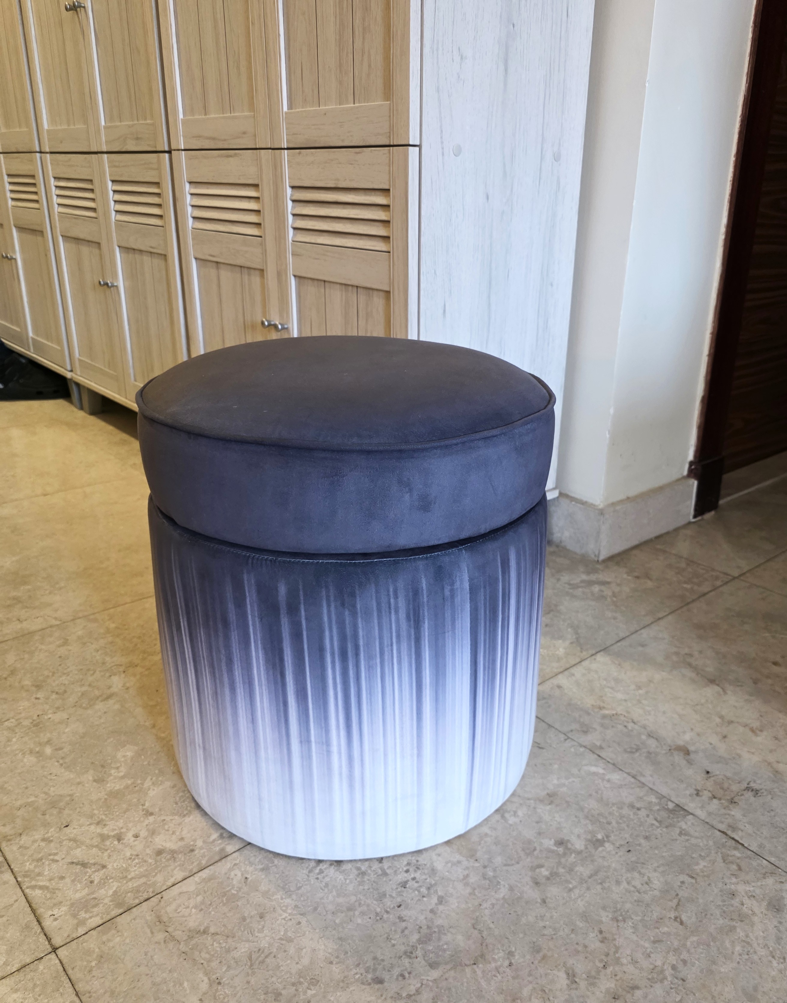 Single Ottoman Seater As New  - Image 7